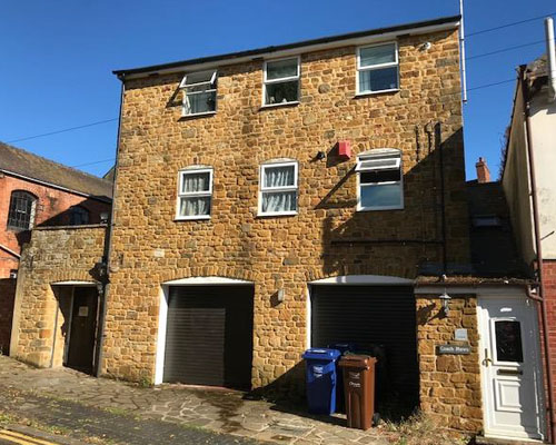 TOWN CENTRE PREMISES, London Yard, Banbury OX16 5LZ